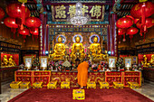 Buddha statues in the Chinese Buddhist temple Wat Mangkon Kamalawat in Chinatown, Bangkok, Thailand, Asia