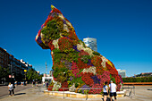 Sculpture Puppy by Jeff Koons, Guggenheim Museum Bilbao, architect Frank O. Gehry, Bilbao, Basque Country, Spain