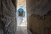 Blick auf einen Marienaltar in einer Gasse der Altstadt von Bari, Apulien, Italien, Europa