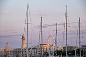Riesenrad 'Blue Sky Wheel' am Hafen bei Sonnenuntergang, Bari, Apulien, Italien, Europa