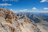 Blick vom Gipfel der Zugspitze zum Jubiläumsgrat, Garmisch-Partenkirchen, Wettersteingebirge, Oberbayern, Bayern, Deutschland