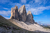 Blick auf Drei Zinnen, Naturpark Drei Zinnen, Sextener Dolomiten, Provinz Bozen, Trentino-Südtirol, Italien