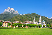 Agordo with the Chiesa Arcidiaconale di Santa Maria Nascente and the Moiazza group, Province of Belluno, Alto Adige, South Tyrol, Alps, Dolomites, Veneto, Veneto, Italy