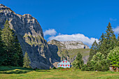 Alp Ahornen mit dem Schiberg in der Oberseegruppe, Glarner Alpen, Glarner Alpen, Kanton Glarus, Schweiz