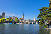 Fluss Limmat mit Fraumünster und St. Peter, Zürich, Kanton Zürich, Schweiz
