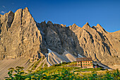 View of Laliderer Walls with Herzogkante and Falkenhütte, from Mahnkopf, Karwendel, Tyrol, Austria