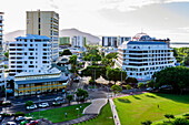 Ansichten von der Stadt mit Barrier Reef Hotel, Cairns, Nahe dem Great Barrier Reef, Queensland, Australien