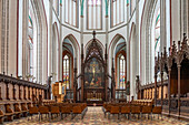 Neugotischer Kreuzigungsaltar von Gaston Lenthe im Schweriner Dom St. Marien und St. Johannis, Landeshauptstadt Schwerin, Mecklenburg-Vorpommern, Deutschland\n