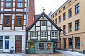 Kleines historisches Fachwerkhaus in der Landeshauptstadt Schwerin, Mecklenburg-Vorpommern, Deutschland \n\n