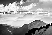 Wolkenstimmung über Inntal und Pendling, von der Hochries, Chiemgauer Alpen, Oberbayern, Bayern, Deutschland