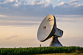 Radioteleskop der Erdfunkstelle, Raisting, Oberbayern, Bayern, Deutschland