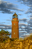 Leuchtturm im Sonnenuntergang, am Darßer Ort, Halbinsel Darß, Ostseeküste, Mecklenburg Vorpommern, Deutschland