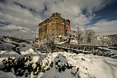 Schönburg im Winter mit  Brücke zum Burgtor, Oberes Mittelrheintal, Rheinland-Pfalz, Deutschland