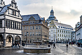 Das Rathaus und das Gymnasium Theodorianum in Paderborn, Nordrhein-Westfalen, Deutschland, Europa 