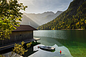 Boote, Plansee, Reutte, Ammergauer Alpen, Tirol, Österreich