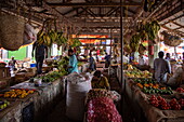 Obst und Gemüse zum Verkauf auf dem Markt, Chake Chake, Pemba Island, Tansania, Afrika