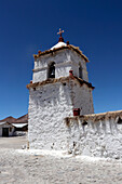 Chile; Nordchile; Region Arica y Parinacota; an der Grenze zu Bolivien; Lauca Nationalpark; Dorf Parinacota; Kirche