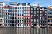 Grachtenhäuser am Damrak, Amsterdam, Niederlande