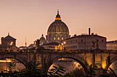 View across the Tiber to St. Peter&#39;s Basilica, Rome, Italy 