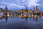 Blaue Stunde an der Elbe, Dresden, Sachsen, Deutschland, Europa