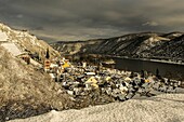 Altstadt von Bacharach und das Rheintal im Winter, gesehen vom Aussichtspunkt Victor-Hugo-Fenster, Oberes Mittelrheintal, Rheinland-Pfalz, Deutschland