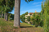 Blick über den Neckar zum Historischen Rathaus, Lauffen am Neckar, Neckartal, Württemberger Weinstraße, Baden-Württemberg, Deutschland