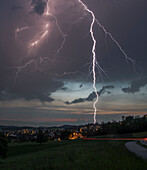 Blitz über Mettmenstetten, Zürich, Schweiz