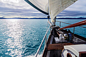 Segelschiff im Gebiet der Whitsunday Islands,  Nähe Great Barrier Reef, Ostküste, Queensland, Australien