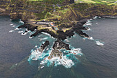 Luftaufnahme auf den Küstenabschnitt Porta do Diabo auf der Azoren Insel Sao Miguel