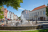 Brunnen der Lebensfreude am Universitätsplatz, Rostock, Ostsee, Mecklenburg-Vorpommern, Deutschland
