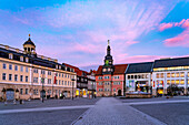  Market square with town hall, Georgsbrunnen and city palace in Eisenach, Thuringia, Germany    