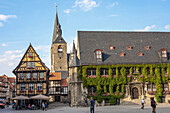  Market square with town hall, Roland, St.Benediktii market church and half-timbered house, UNESCO World Heritage City of Quedlinburg, Quedlinburg, Saxony-Anhalt, Central Germany, Germany 