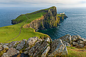 Großbritannien, Schottland, Innere Hebriden, Insel Isle of Skye, Blick auf Neist Point Lighthouse