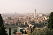 Blick auf Verona, Italien, mit Blick auf die Etsch