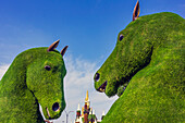 Pferdeskulpturen aus Gras, Der Blumenpark 'Miracle Garden', Dubai, Vereinigte Arabische Emirate, Arabische Halbinsel, Naher Osten