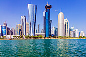 Blick auf die Moderne Skyline, am Hafen West Bay, Hauptstadt Doha, Emirat Katar, Persischer Golf