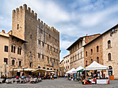  View of the Piazza Garibaldi with the Palazzo Comunale and the Palazzo dei Conti di Biserno, Massa Marittima, Province of Grosseto, Maremma, Tuscany, Italy 