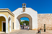 Ummauertes Tor Puerta de Mar in die historische Altstadt, Stadt Campeche, Bundesstaat Campeche, Mexiko