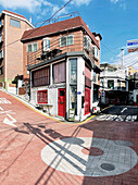 Eckhaus mit Shop im Partyviertel Itaewon, Seoul, Südkorea