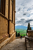  People at city wall looking out into the landscape, Pienza, Tuscany region, Italy, Europe 