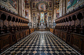 Chorgestühl und Altar, Basilika Santa Maria delle Grazie, Kloster Certosa di Pavia, Pavia, Provinz Pavia, Lombardei, Italien, Europa