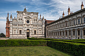 Basilika Santa Maria delle Grazie, Kloster Certosa di Pavia mit Garten, Pavia, Provinz Pavia, Lombardei, Italien, Europa