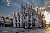 Piazza del Duomo mit dem Mailänder Dom im Morgenlicht, Mailand, Lombardei, Italien, Europa