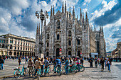  City tour by bike at Piazza del Duomo with the cathedral and Galleria Vittorio Emanuele II, Milan Cathedral, Metropolitan City of Milan, Metropolitan Region, Lombardy, Italy, Europe 
