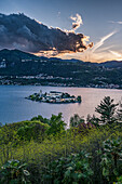  View of Isola San Giulio from the Sacro Monte d&#39;Orta pilgrimage site World Heritage Site, Lake Orta is a northern Italian lake in the northern Italian, Lago d&#39;Orta, or Cusio, region of Piedmont, Italy, Europe 