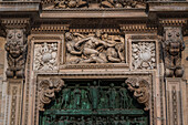  Bronze doors of the main portal by Lodovico Poliaghi, Cathedral, Piazza del Duomo with the Cathedral, Milan Cathedral, Metropolitan City of Milan, Metropolitan Region, Lombardy, Italy, Europe 