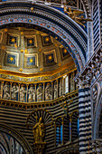 Verzierungen in der Kuppel und Bogen im Dom Cattedrale Metropolitana di Santa Maria Assunta, Siena, Region Toskana, Italien, Europa