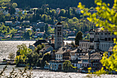  View of Isola San Giulio, Lake Orta is a northern Italian lake in the northern Italian, Lago d&#39;Orta, or Cusio, region of Piedmont, Italy, Europe 
