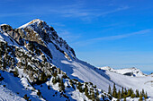 Blick auf verschneite Rotwand, von der Auerspitze, Spitzinggebiet, Bayerische Alpen, Oberbayern, Bayern, Deutschland 