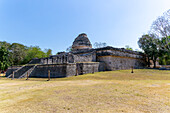 Observatory building, El Caracol, Chichen Itzá, Mayan ruins, Yucatan, Mexico